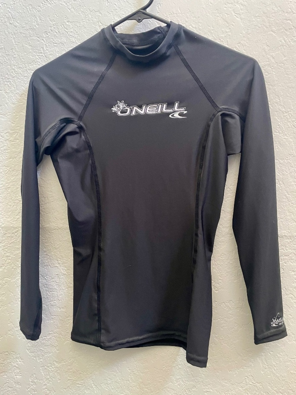 O'Neill Women's Small black long sleeve rash guard surf swim top